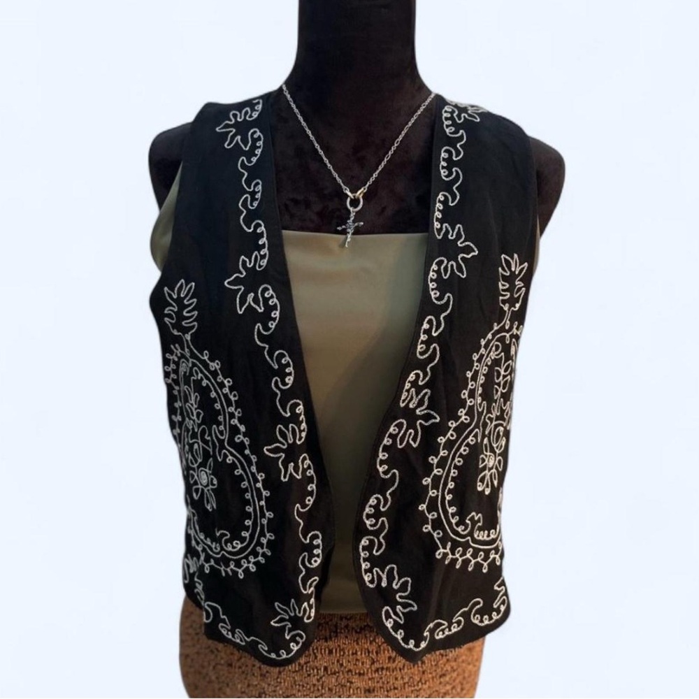 Karen Kane Black and White Embroidered Vest